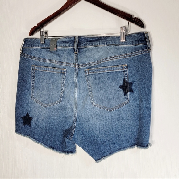 Torrid Star Print Cut-Off Denim Shorts Size 18 - Picture 5 of 7